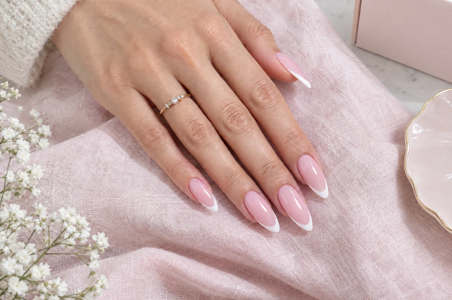 French amande — après | Chez Naima Nail's